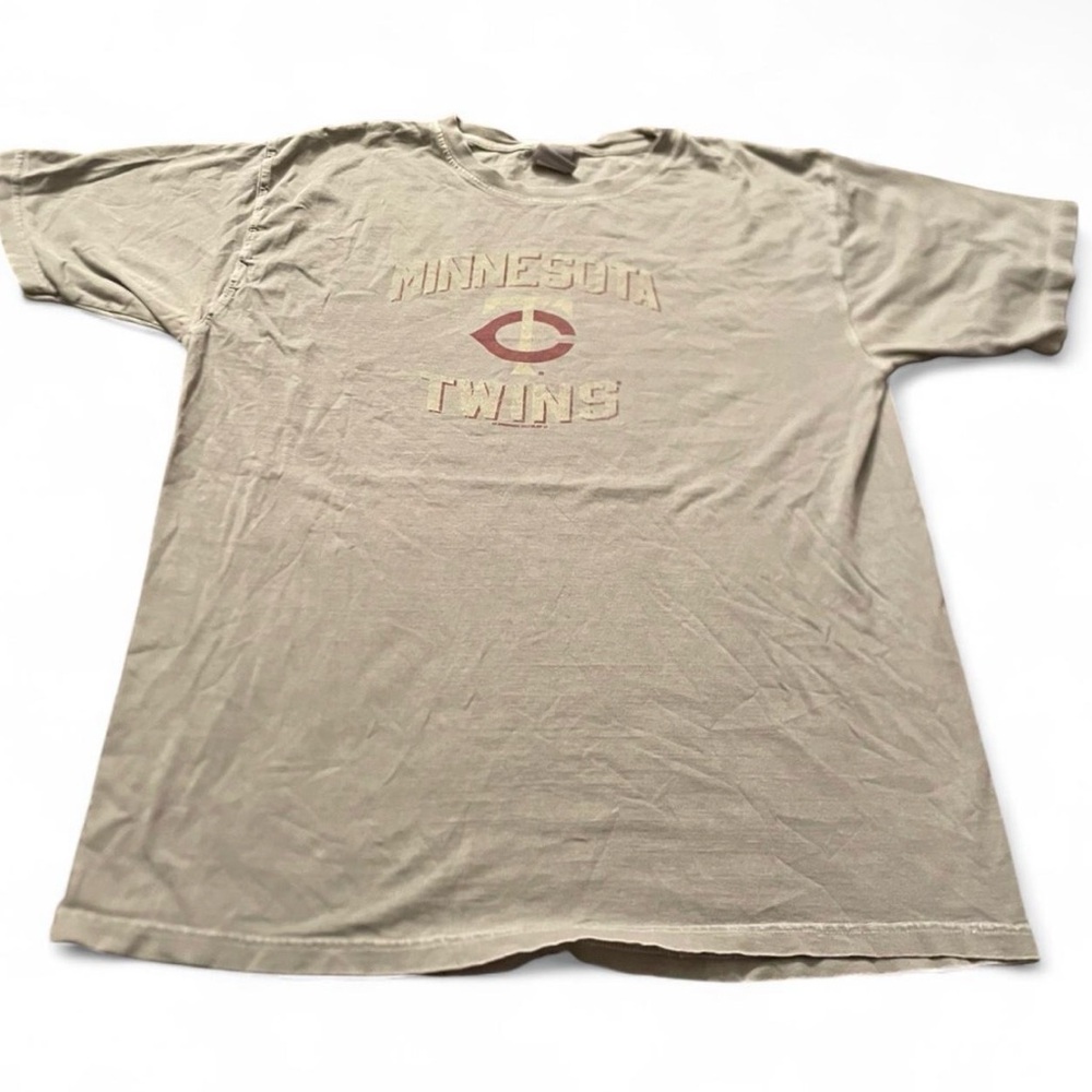 Men’s MLB Genuine Merchandise Minnesota Twins Light Gray Shirt Size L.